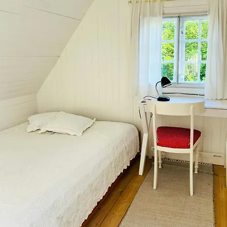 Wooden House From 1921 Near The Sea In Casa vacanze